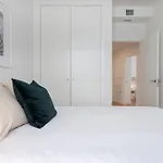 Апартаменты Luxury 2 Bedroom Plaza Alcantara Малага
